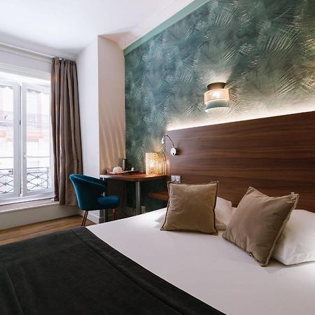 Hotel Du Dauphin Lyon Bagian luar foto