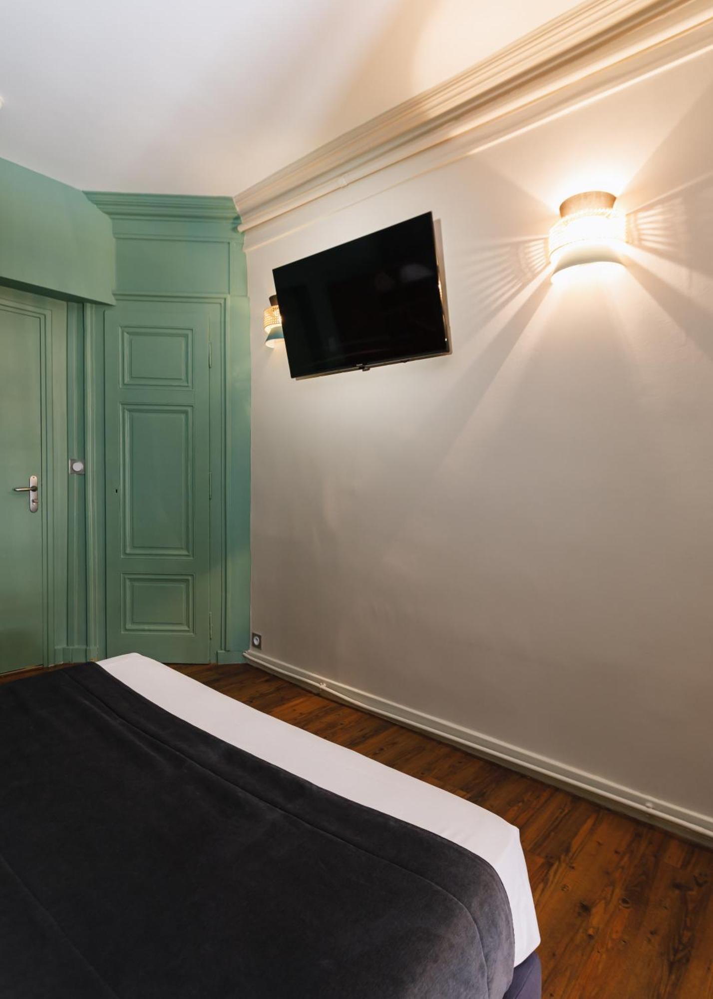 Hotel Du Dauphin Lyon Bagian luar foto