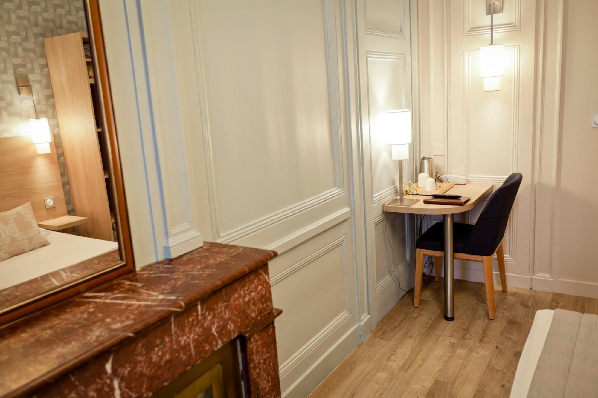 Hotel Du Dauphin Lyon Bagian luar foto
