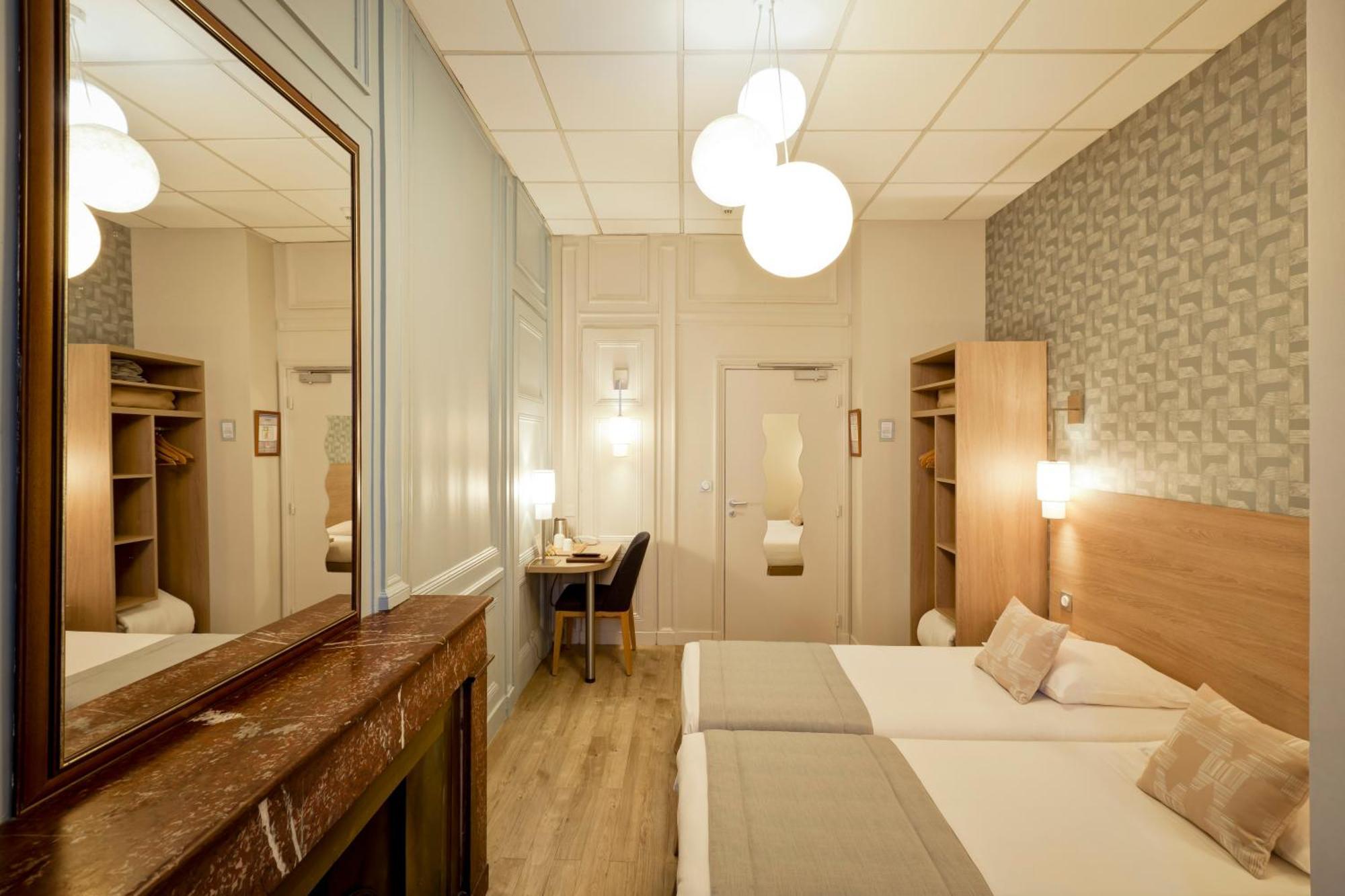 Hotel Du Dauphin Lyon Bagian luar foto