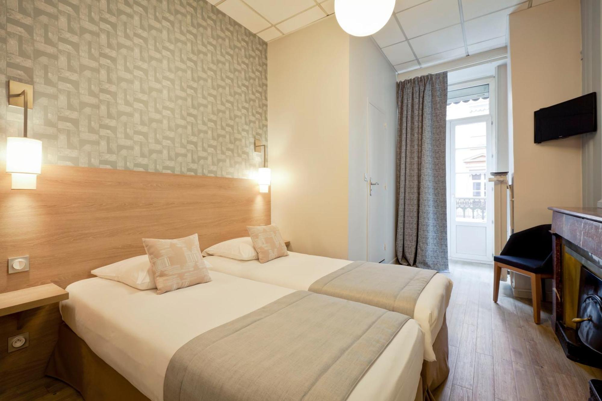 Hotel Du Dauphin Lyon Bagian luar foto