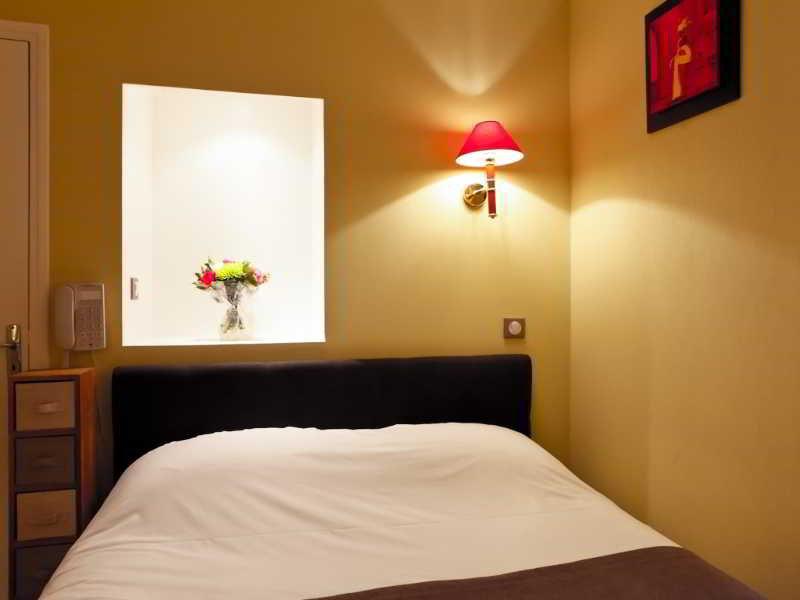 Hotel Du Dauphin Lyon Bagian luar foto