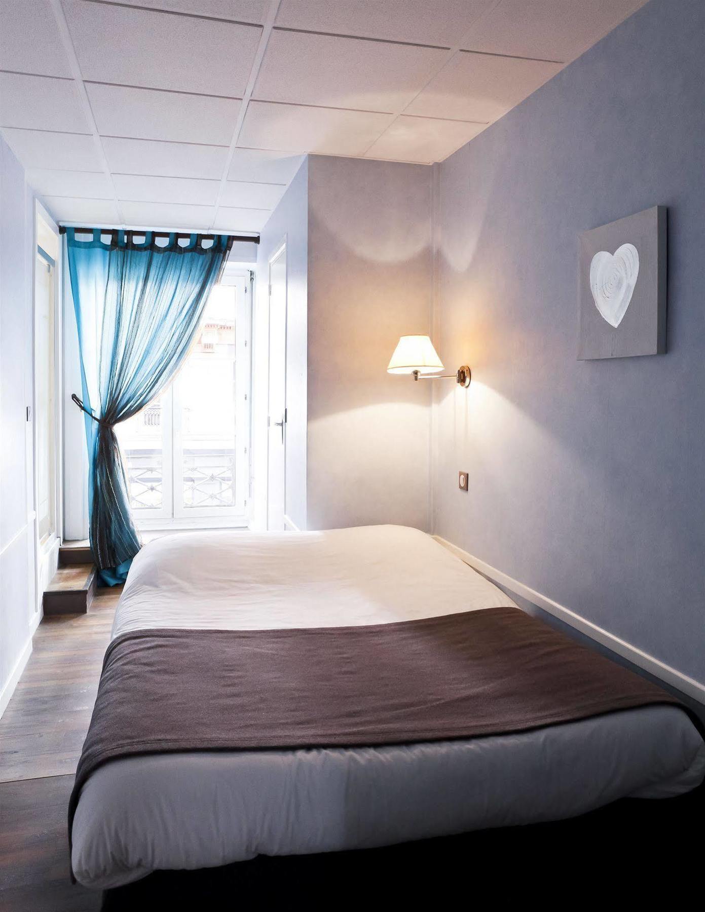 Hotel Du Dauphin Lyon Bagian luar foto